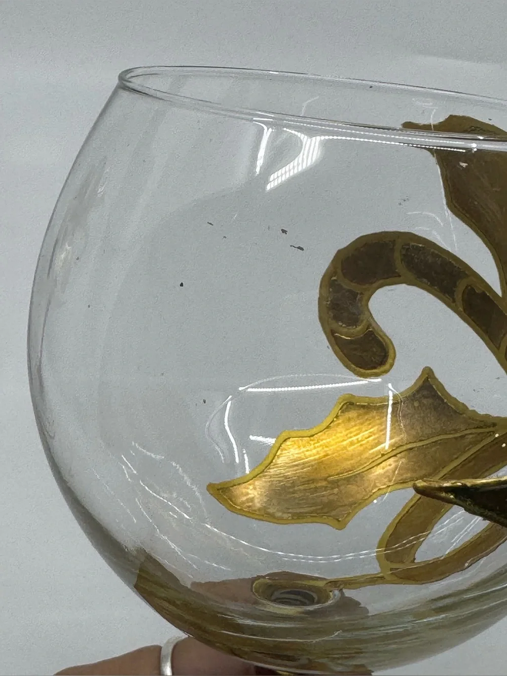 Uno Alla Volta Amadeo Handpainted Gilded Christmas Holly/Candy Cane Wine Glasses